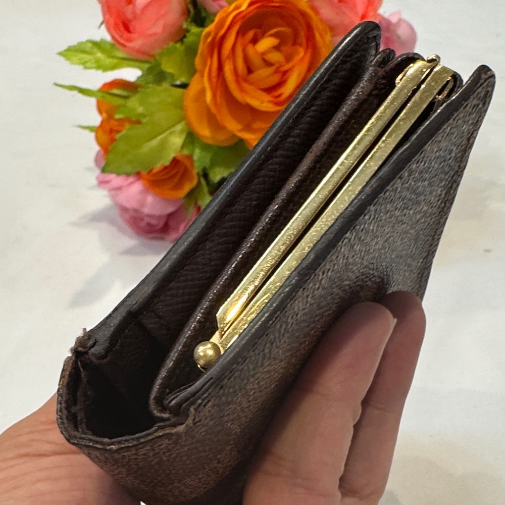 Authentic Louis Vuitton Damier Ebene Kisslock  Wallet - Picture 4 of 11